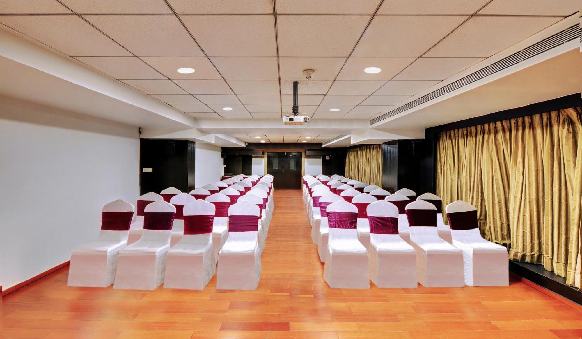 Iris The Business Hotel Bangalore Esterno foto