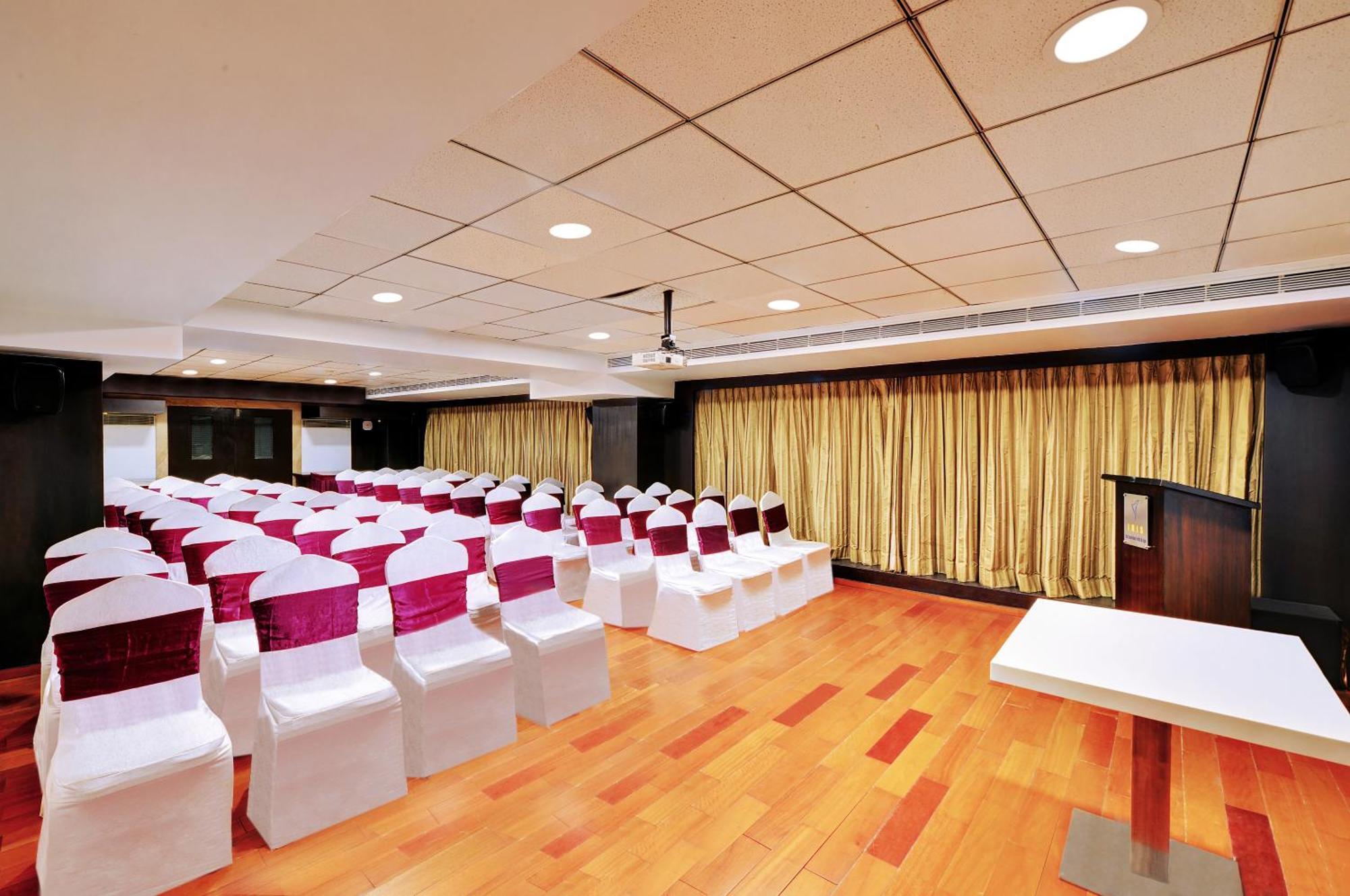 Iris The Business Hotel Bangalore Esterno foto