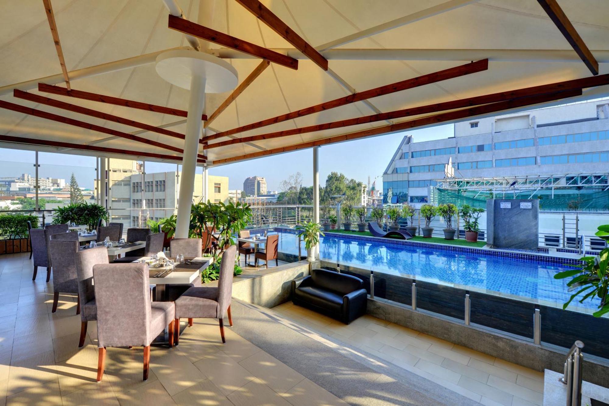 Iris The Business Hotel Bangalore Esterno foto