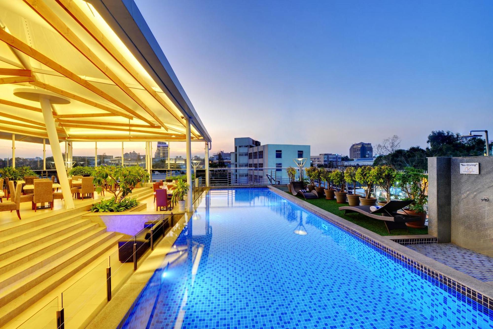 Iris The Business Hotel Bangalore Esterno foto
