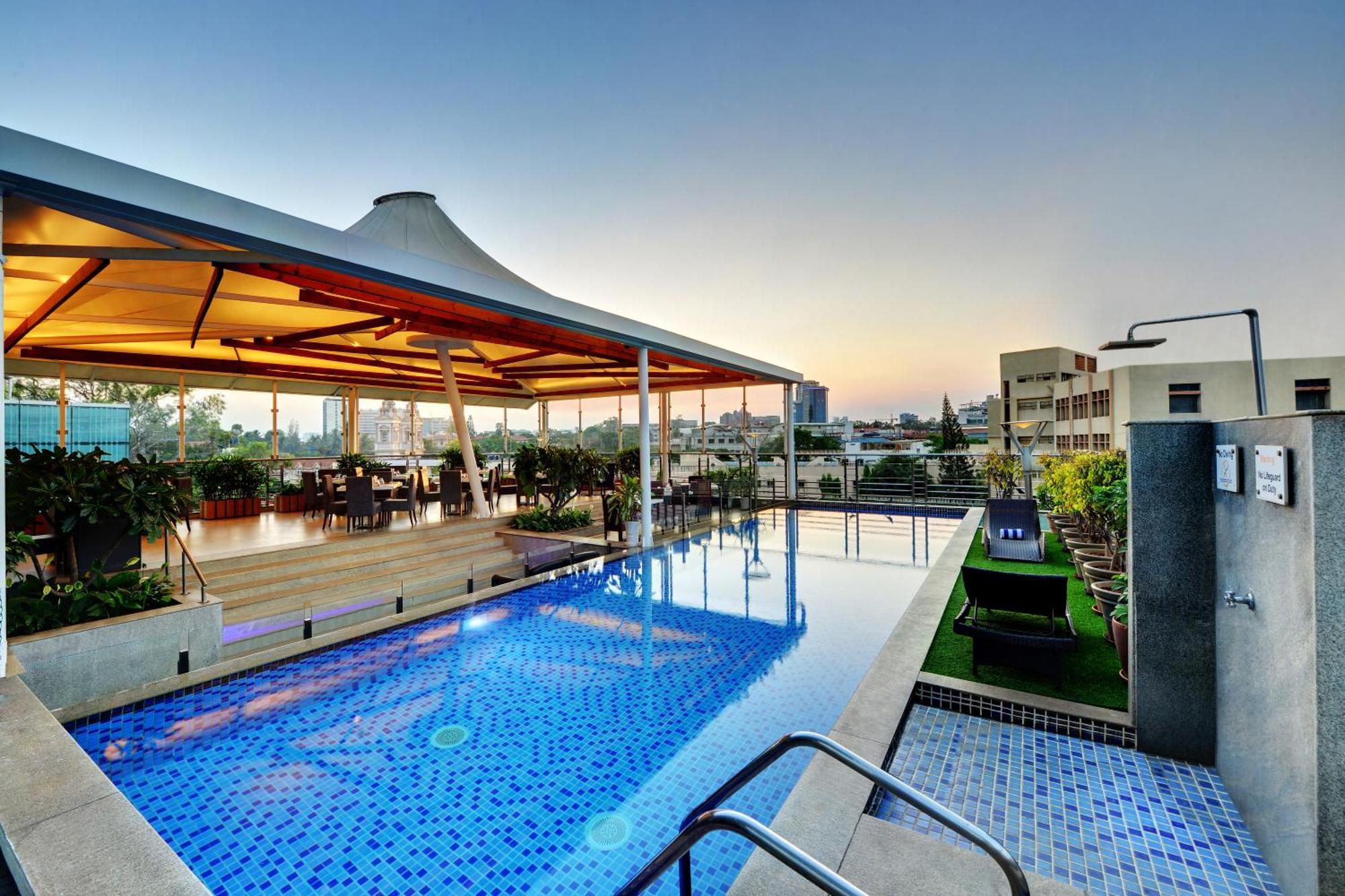 Iris The Business Hotel Bangalore Esterno foto