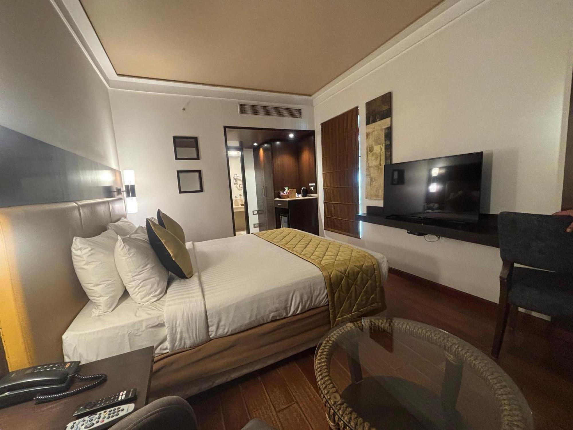 Iris The Business Hotel Bangalore Esterno foto