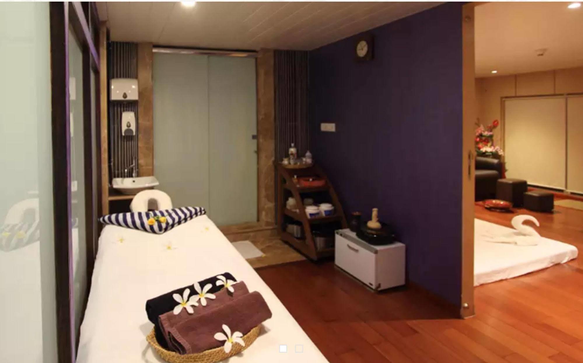 Iris The Business Hotel Bangalore Esterno foto